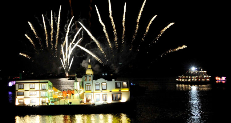 Incertidumbre por show pirotécnico de la Noche Valdiviana: licitación aún no tiene oferente adjudicado