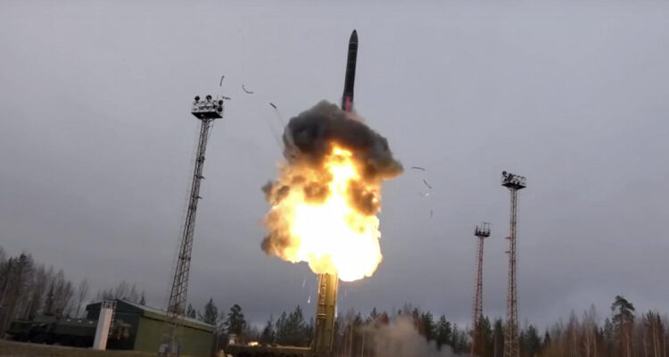 Inteligencia de EEUU asevera que Rusia usa misiles balísticos de Corea del Norte contra Ucrania