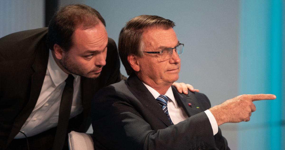 Registran casa y oficina de uno de los hijos del expresidente Jair Bolsonaro por espionaje ilegal