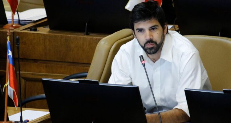 UDI baja el perfil a posible vinculación de Joaquín Lavín con fraude del que se acusa a Cathy Barriga