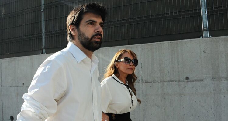 “Cathy es completamente inocente”: la defensa de Lavín (UDI) a su esposa tras retornar al Congreso