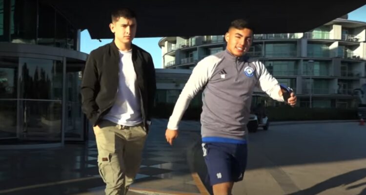 Jordhy Thompson en su arribo a Rusia