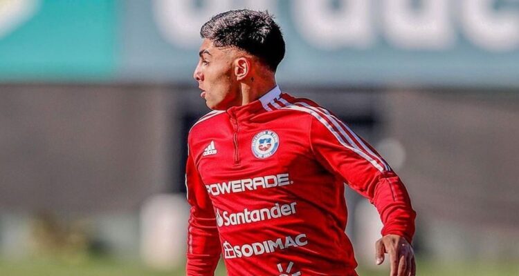 Jordhy Thompson entrenando por La Roja.