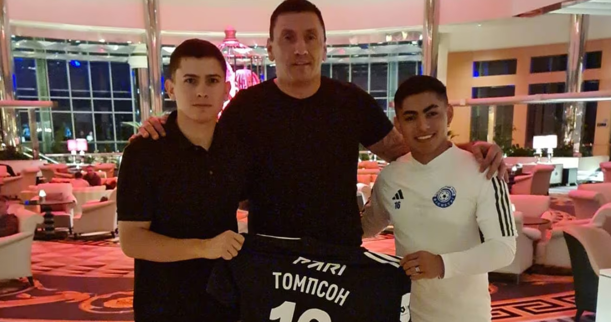 Jordhy Thompson presentado Orenburg