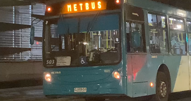 Joven muere atropellado por un bus RED en Providencia: conductor está detenido