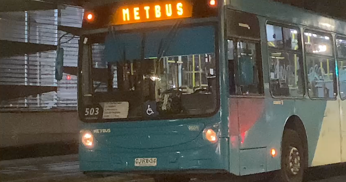 Joven muere atropellado por un bus RED en Providencia: conductor está detenido
