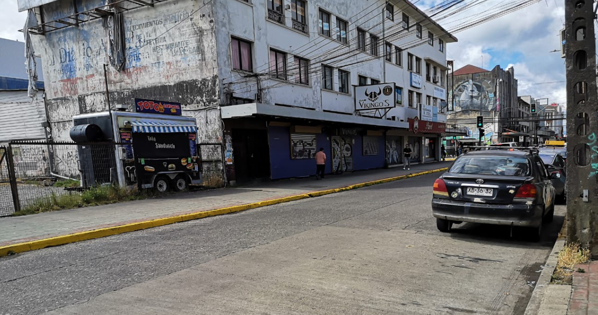 Joven muere tras ser baleado en plena vía pública de Valdivia: recibió al menos 4 disparos