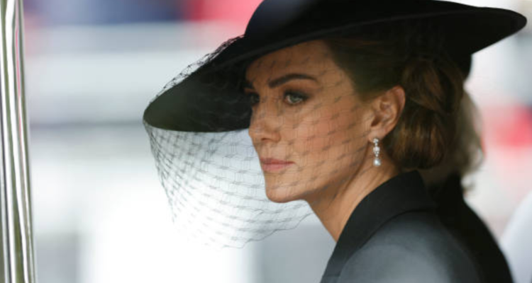 Kate Middleton deja hospital tras compleja cirugía abdominal: William quedara al cuidado de sus hijos