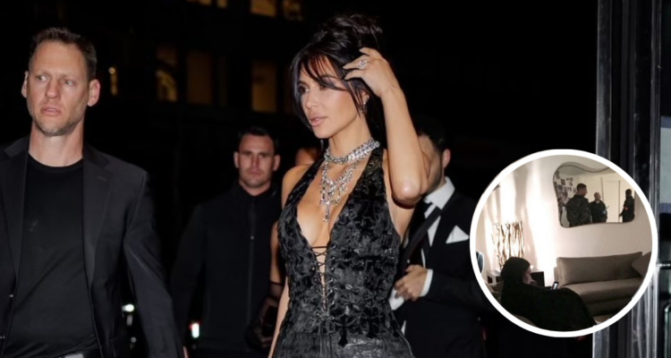 Kim Kardashian en la salida de un hotel en referencia al robo que sufrió en París el 2016