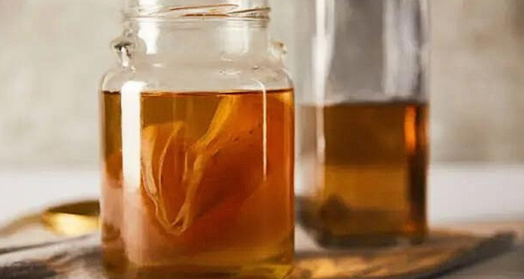 Kombucha, la milenaria bebida natural fermentada ideal para días de calor: qué es y cómo tomarla