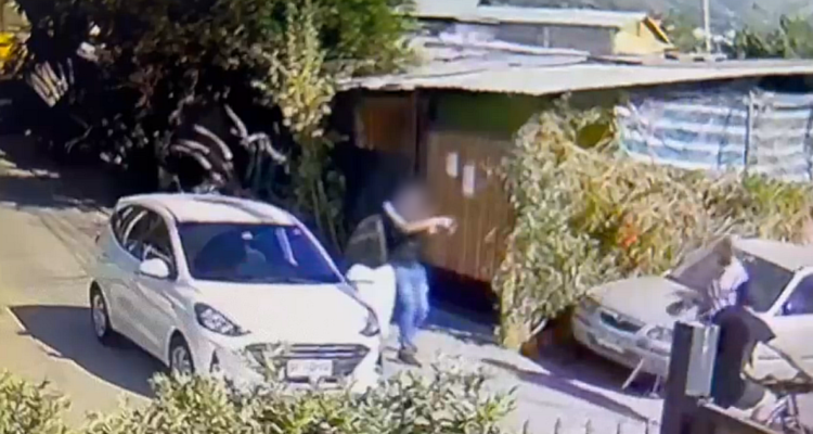 Sujeto termina baleado por carabinero tras amenazarlo con un arma en La Reina