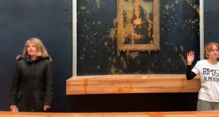 Lanzan sopa a la mona lisa