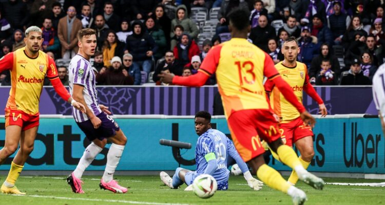 Toulouse de Gabriel Suazo se hunde en la Ligue 1.