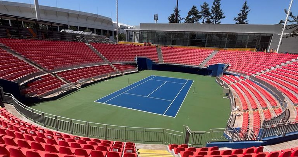 Court Central del Estadio Nacional ya luce pista dura.