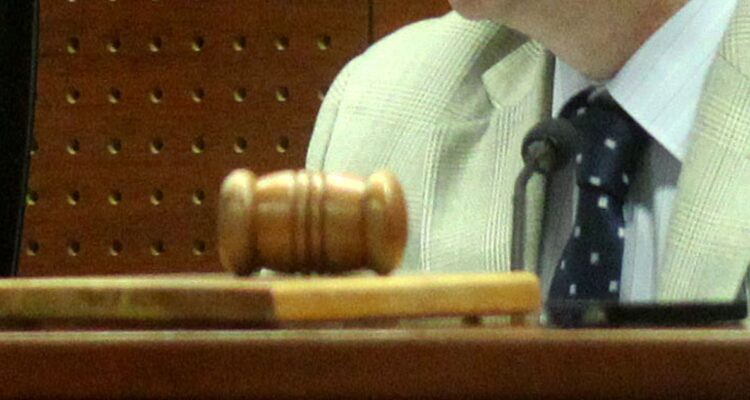 Magistrado es investigado por grabar sin consentimiento a mujeres en gimnasio de Concón