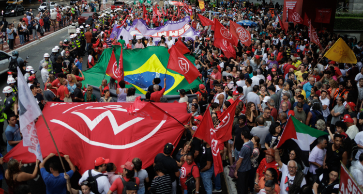 manifestantes brasil