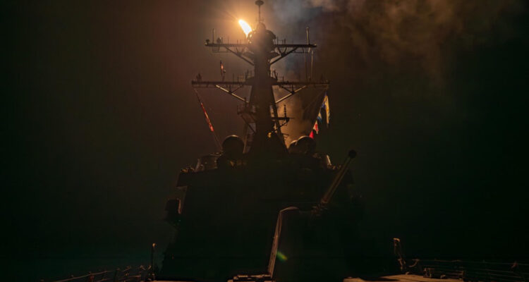 ataques conjuntos contra objetivos hutíes