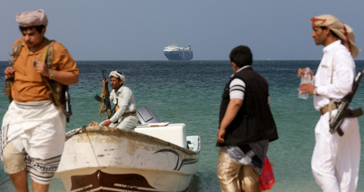 Marina británica reporta nuevo impacto de misil contra embarcación en las costas de Yemen
