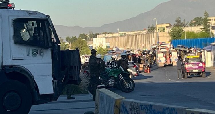 Realizan masivo operativo contra el comercio informal que se instala afuera de la cárcel Santiago 1