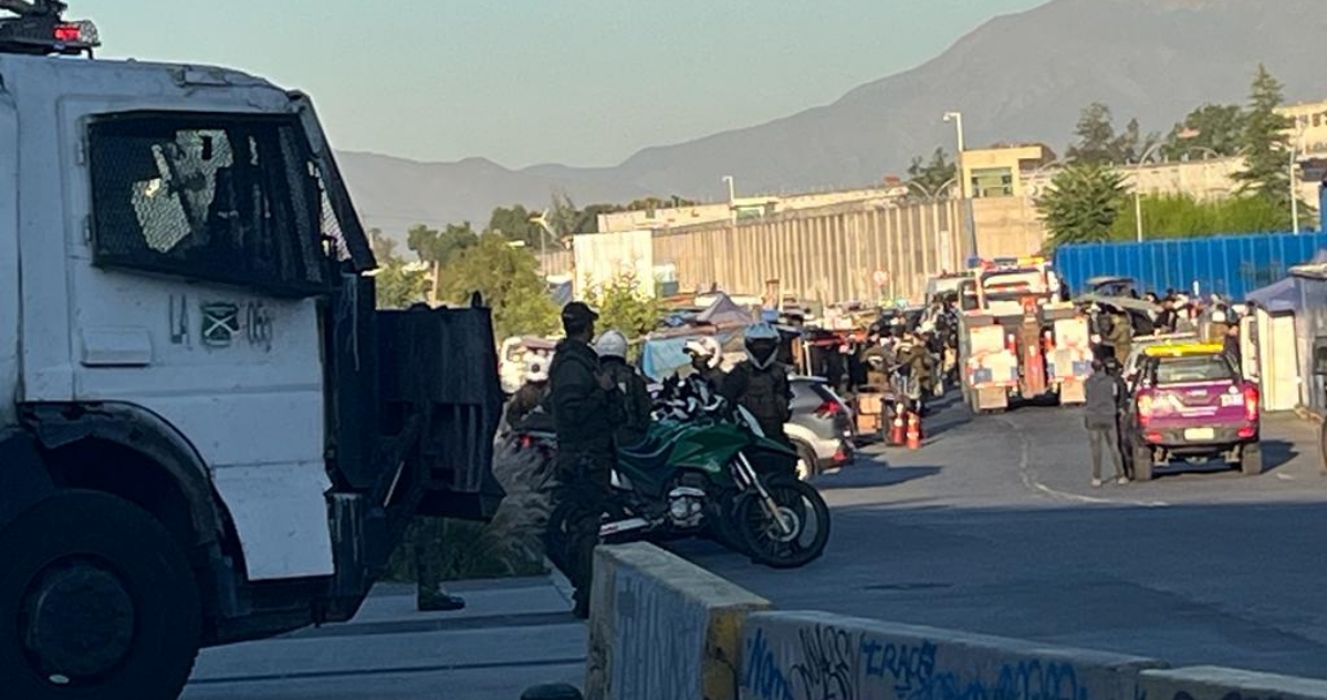Realizan masivo operativo contra el comercio informal que se instala afuera de la cárcel Santiago 1