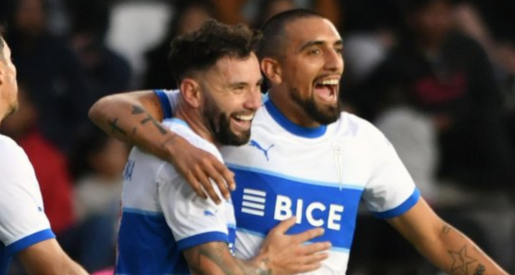 Eugenio Mena es elogiado por su nivel en Católica.