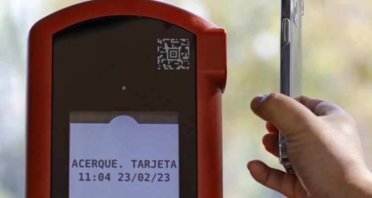 Pago QR en buses RED y el Metro cumple 2 años y ya tiene 1,6 millones de usuarios