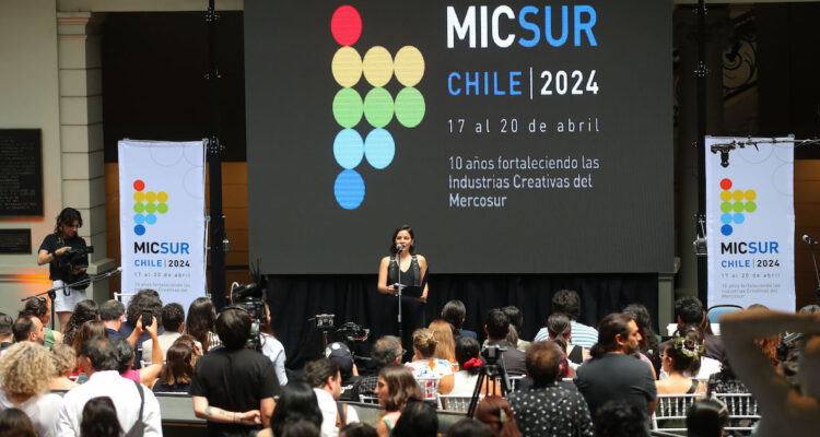 micsur carolina arredondo en el escenario