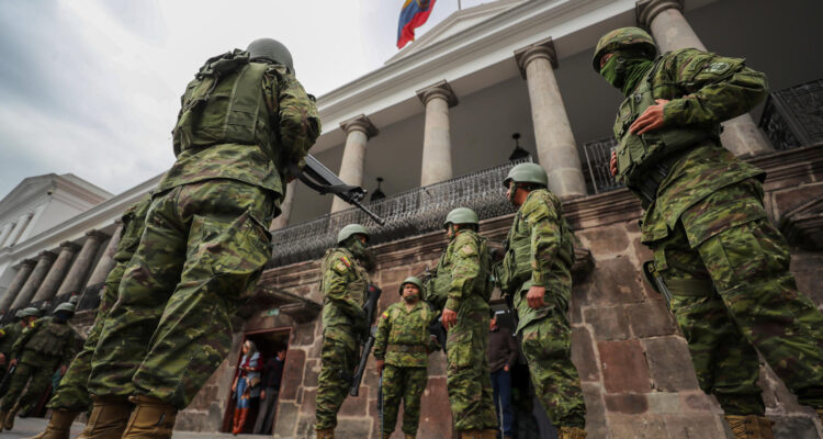 militares ecuatorianos