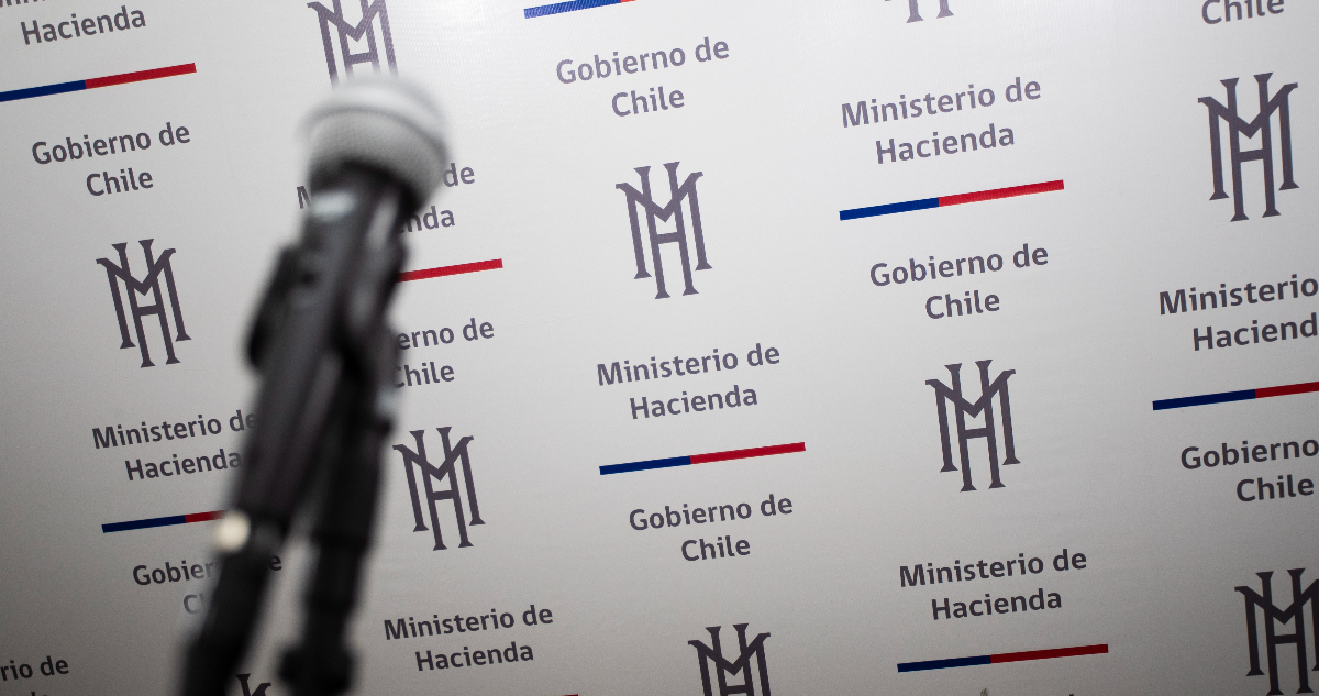 Gobierno comunica plan de financiamiento 2024: cerca de 90% de emisiones serían en moneda local
