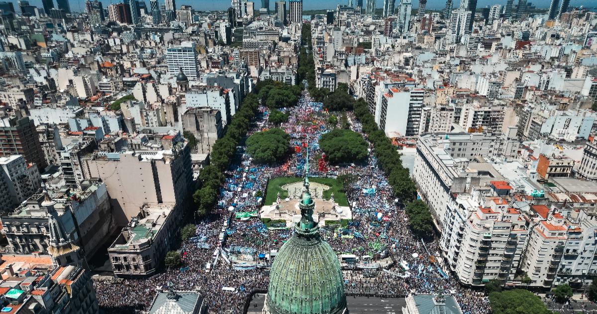 “No es una amenaza”: Ministro argentino advierte recortes en provincias si no se aprueba “Ley Ómnibus”