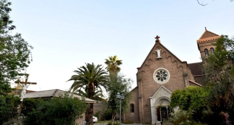 Cuesta 7,7 millones de dólares: centenario y “exquisito monasterio francés” de Ñuñoa está a la venta