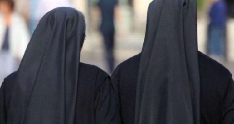 Denuncian violento robo contra monjas en Santiago: las tomaron como rehenes y amenazaron con violarlas