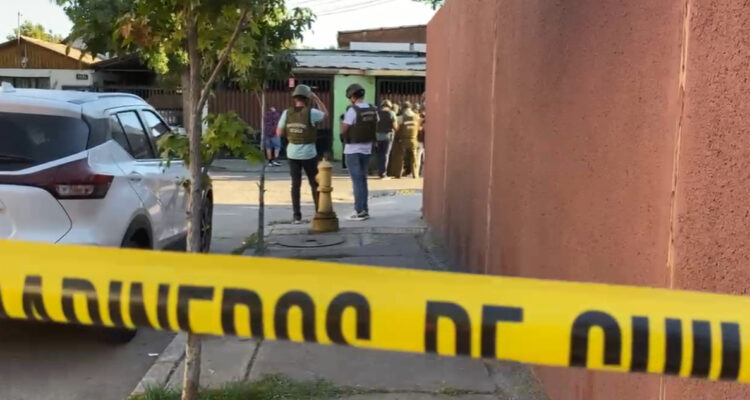 Extranjero muere en intercambio de disparos con Carabineros en Recoleta: portaba arma en la calle