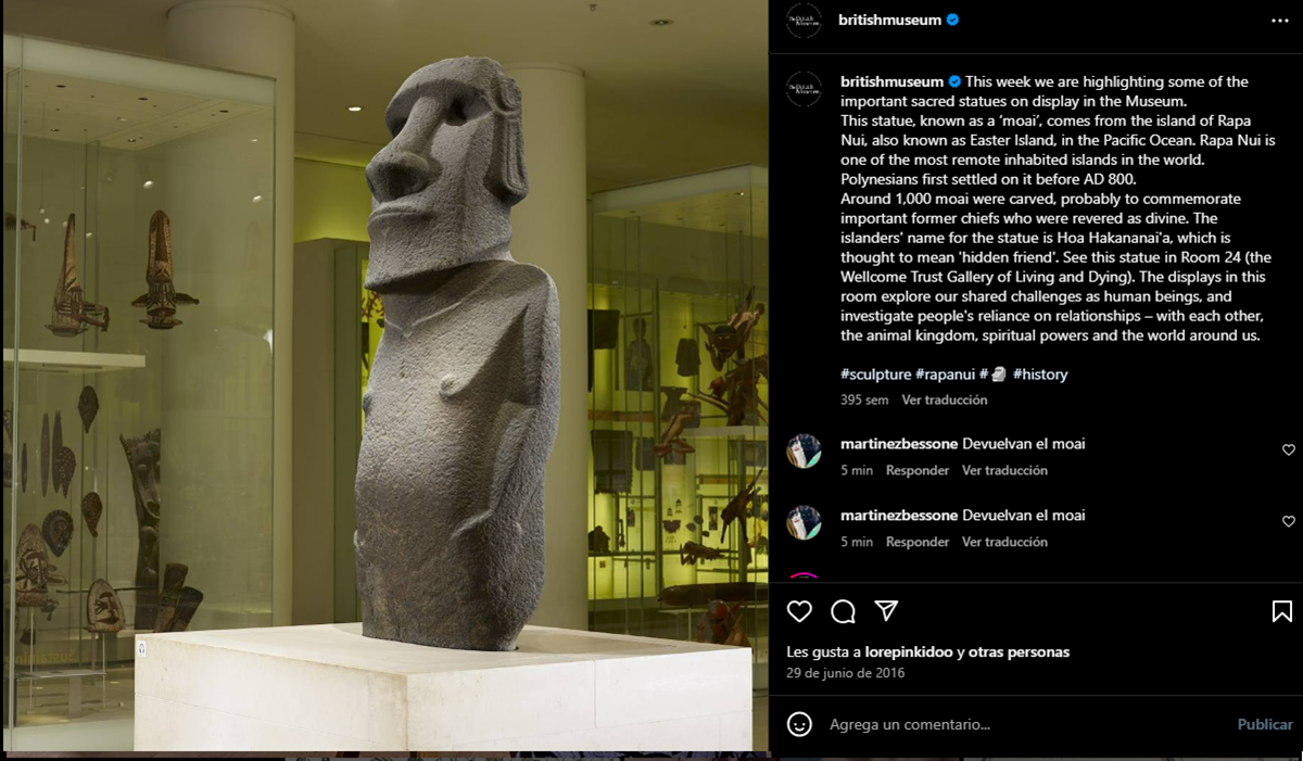 Chilenos posteando "Devuelvan el moai" en un post del Museo Británico. 