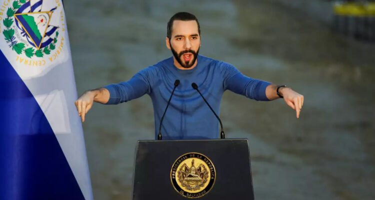 Nayib Bukele dando un discurso