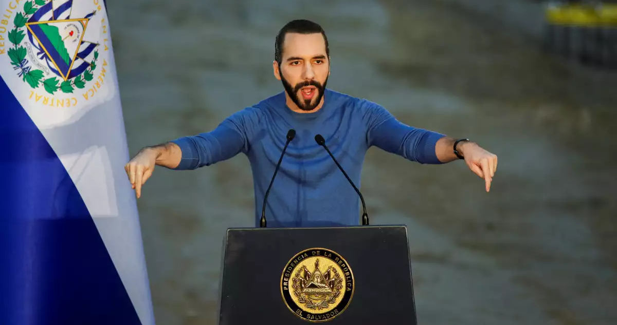 Nayib Bukele dando un discurso