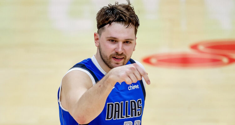 Luka Doncic se lució con 73 puntos en la NBA.
