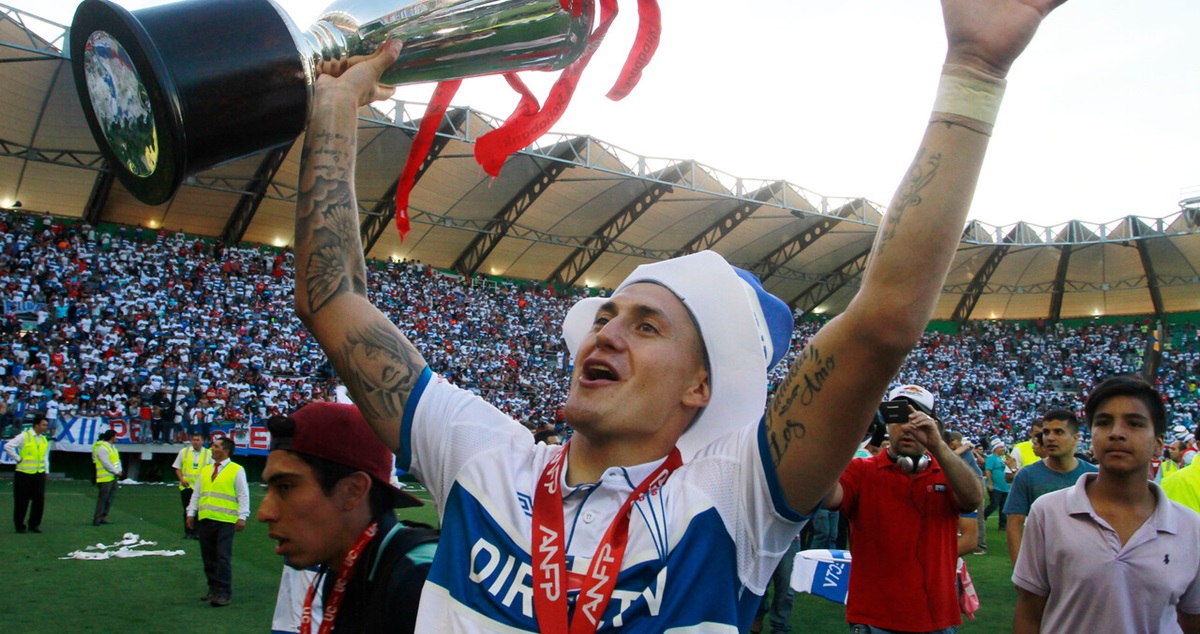 Nicolás Castillo volverá a jugar por Universidad Católica.