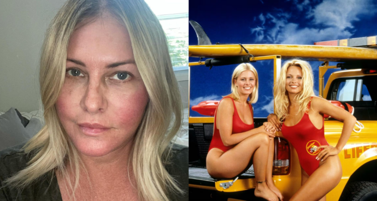 Nicole Eggert en la actualidad (izquierda) y en Baywatch junto a Pamela Anderson (derecha)