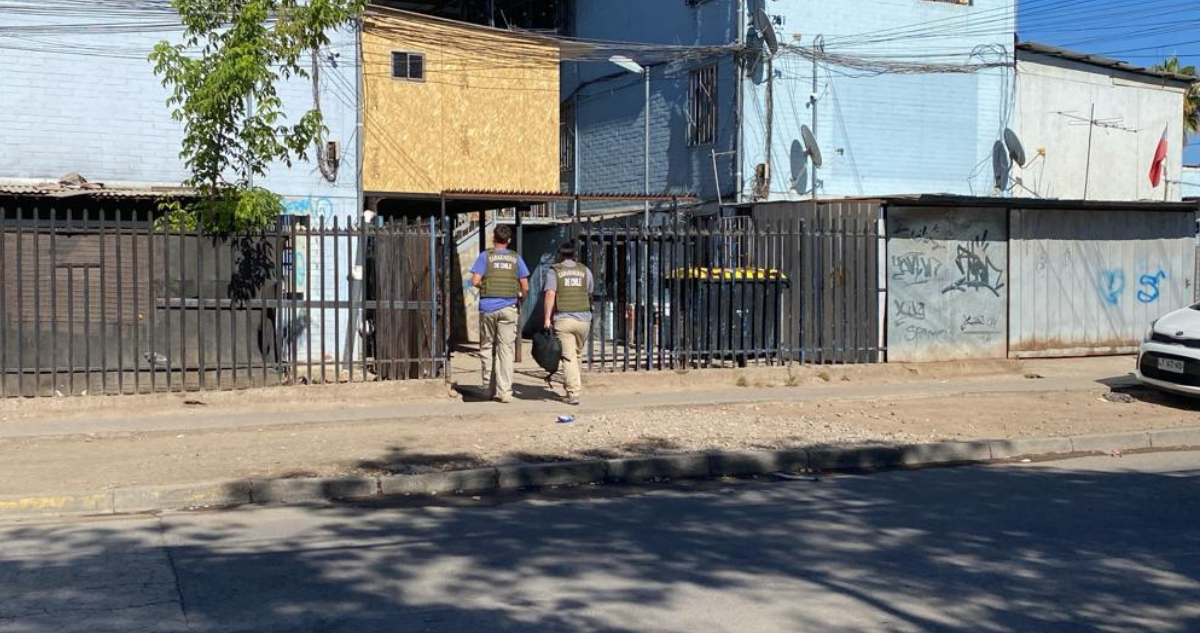 Carabineros en sitio donde una niña fue asesinada en Maipú