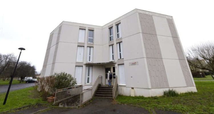 Niño de 9 años vive solo en departamento de Francia