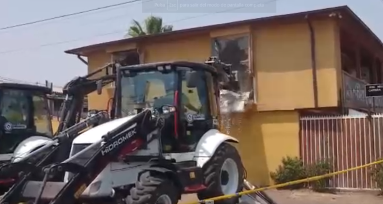 Demolición de casa narco