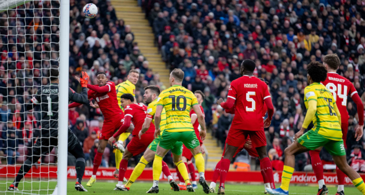 Norwich City y Marcelino Núñez cayeron goleados ante Liverpool en FA Cup.
