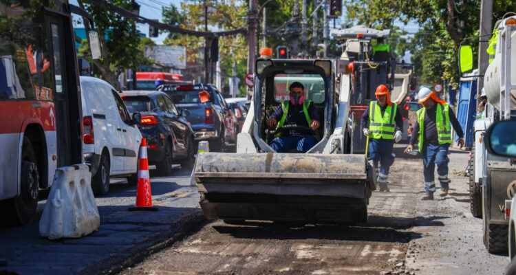 Inician trabajos de repavimentación de avenida Pajaritos en Maipú con una inversión de $944 millones