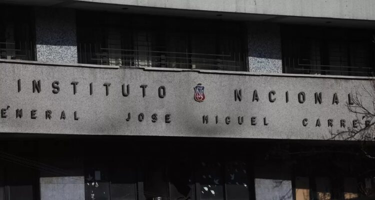Instituto Nacional se ubicó en el puesto 267 en el ránking PAES: cayó 258 puestos en 18 años