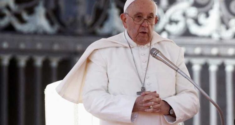 Rebelión en el Vaticano: arzobispos desafían a Francisco y se niegan a bendecir parejas homosexuales