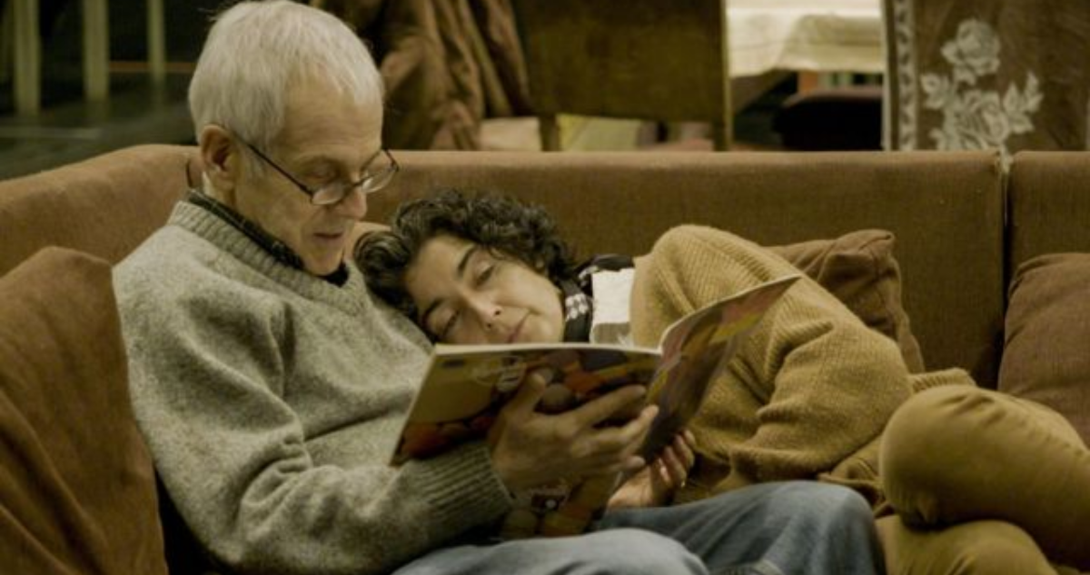 Paulina Urrutia junto a Augusto Gongora en el documental “La Memoria Infinita”