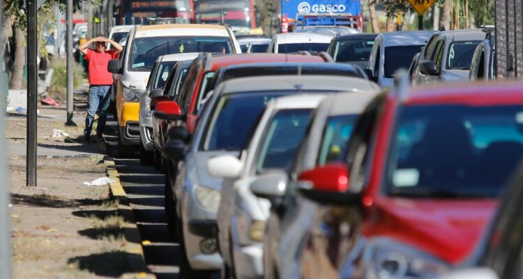 Cómo saber si mi auto tiene multas impagas antes de pagar el Permiso de Circulación 2024 y cuáles son las multas en caso de no cancelarlo.