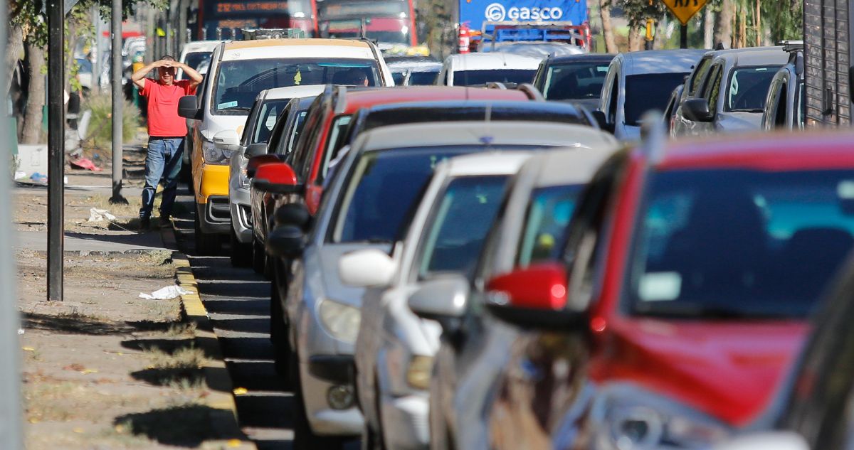 Cómo saber si mi auto tiene multas impagas antes de pagar el Permiso de Circulación 2024 y cuáles son las multas en caso de no cancelarlo.