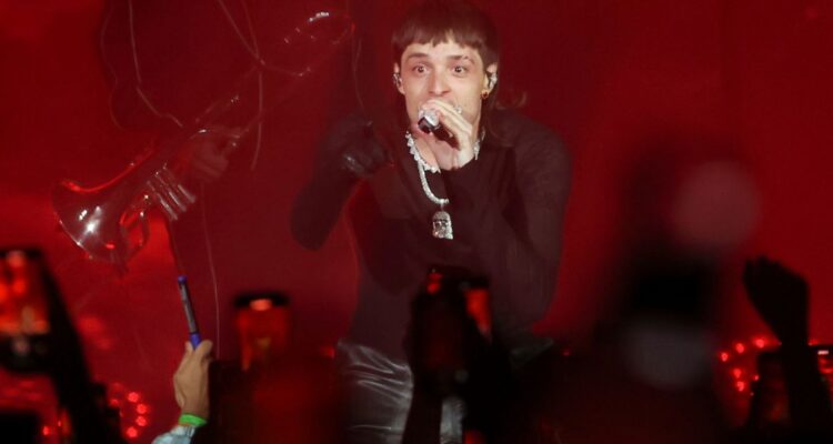 Peso Pluma en Viña: Contraloría da 10 días a TVN y Municipio para entregar detalles de su contratación